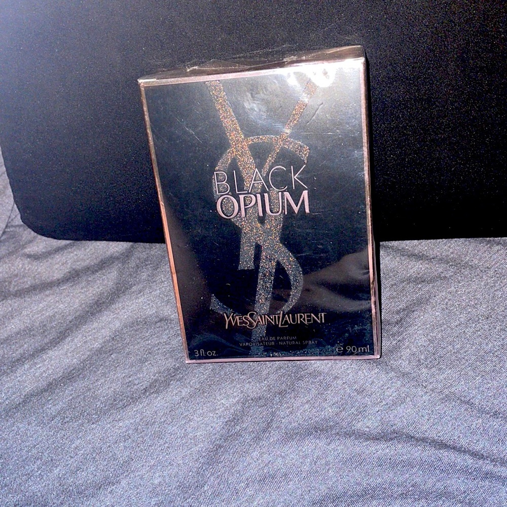 YVES SAINT LAURENT BLACK OPIUM EAU PARFUM NATURAL SPRAY